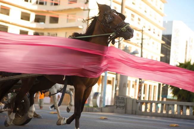 Jonathas_de_Andrade_O Levante [2012] - still 3